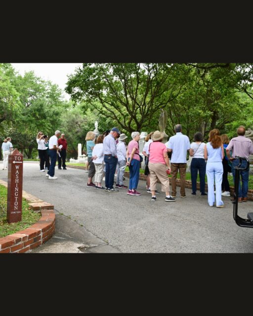 Spent Saturday exploring history and heritage with the Anne Poage Chapter of the Daughters of the American Revolution. Such a special experience learning the stories that still connect us across generations 🤍✨ 

#GlenwoodCemetery #HoustonHistory #HistoricHouston #DaughtersoftheAmericanRevolution